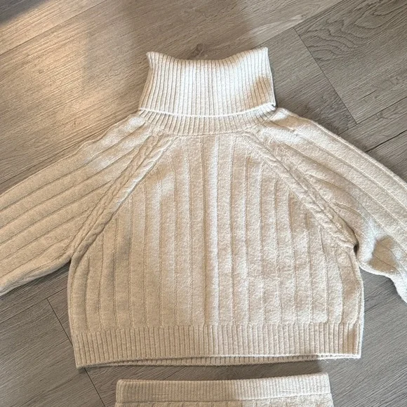 Chic Cream Ribbed Knit Skirt Set - Picture 3 of 7